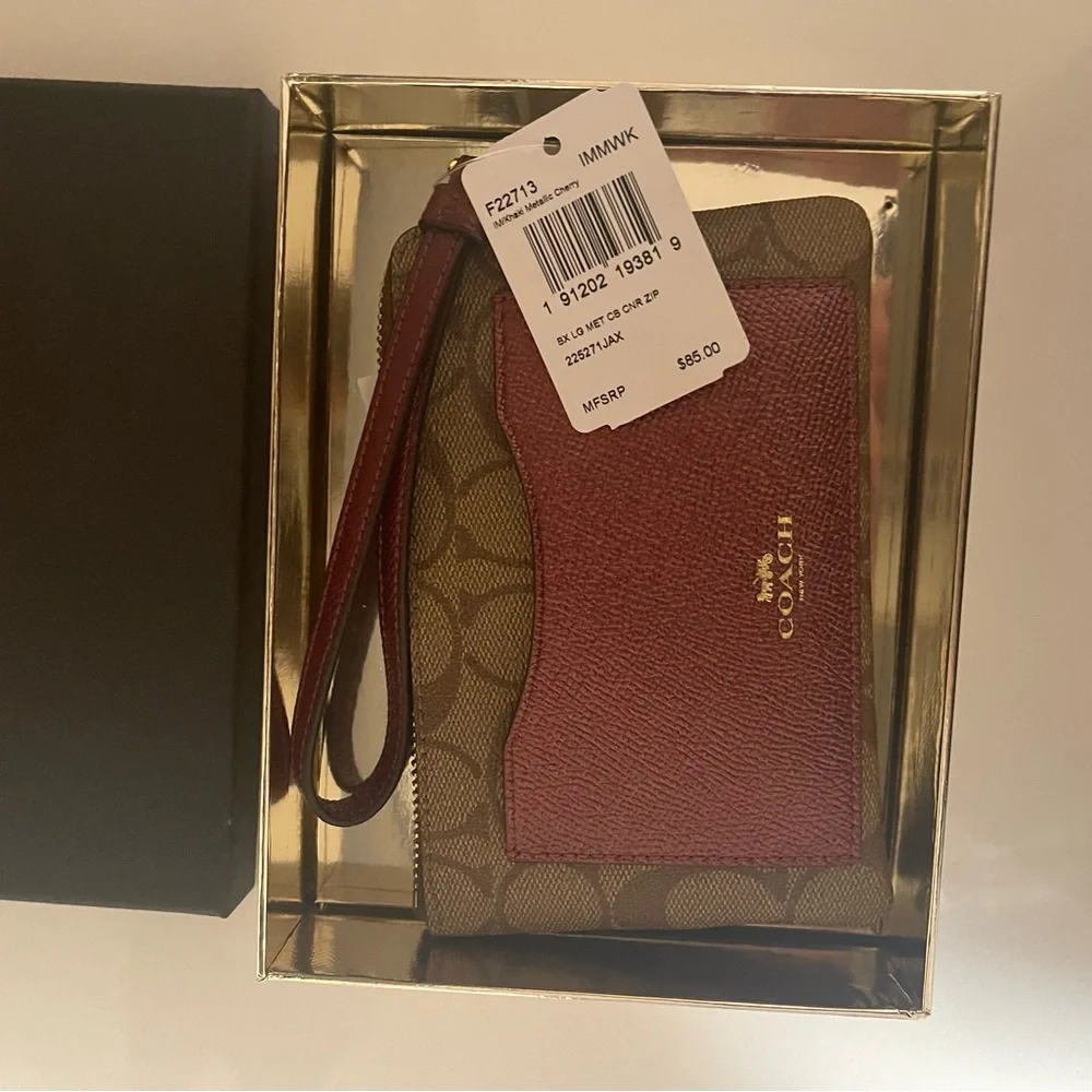 Coach NWT wristlet wallet F22713 Khaki/ Metallic Cherry center zip - Picture 5 of 7